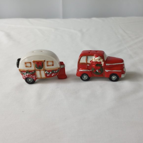 NWT Ceramic Red Vehicle & Camping Trailer Salt & Pepper Set- - Picture 3 of 13